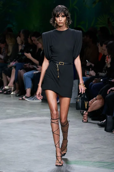 Look 10